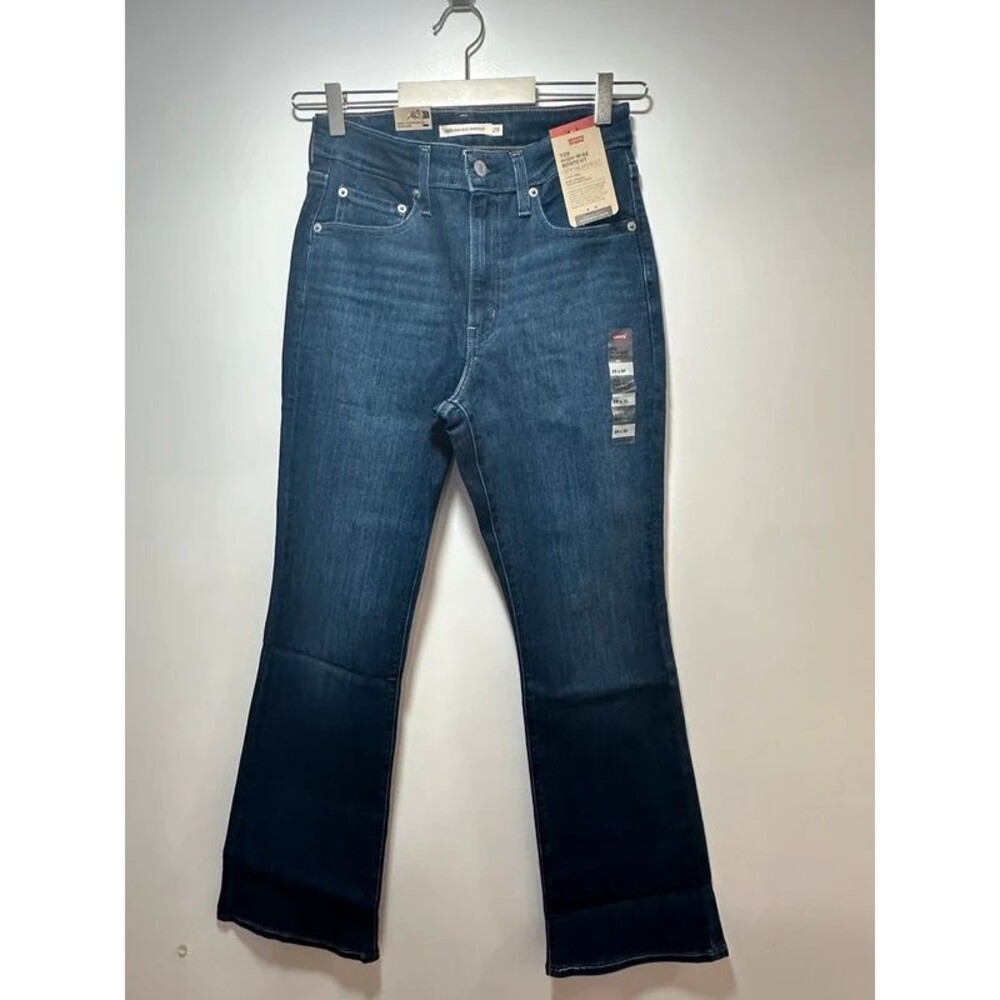 NWT Levi’s 725 High Rise Bootcut jeans, 29x30